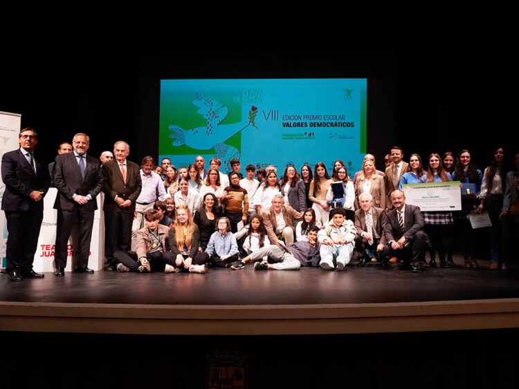 La paz marca la octava edición del Premio ‘Valores Democráticos’ 1 Gala de entrega de los Premios 'Valores Democráticos', en el Teatro 'Juan Bravo' de Segovia. / HÉCTOR CRIADO
