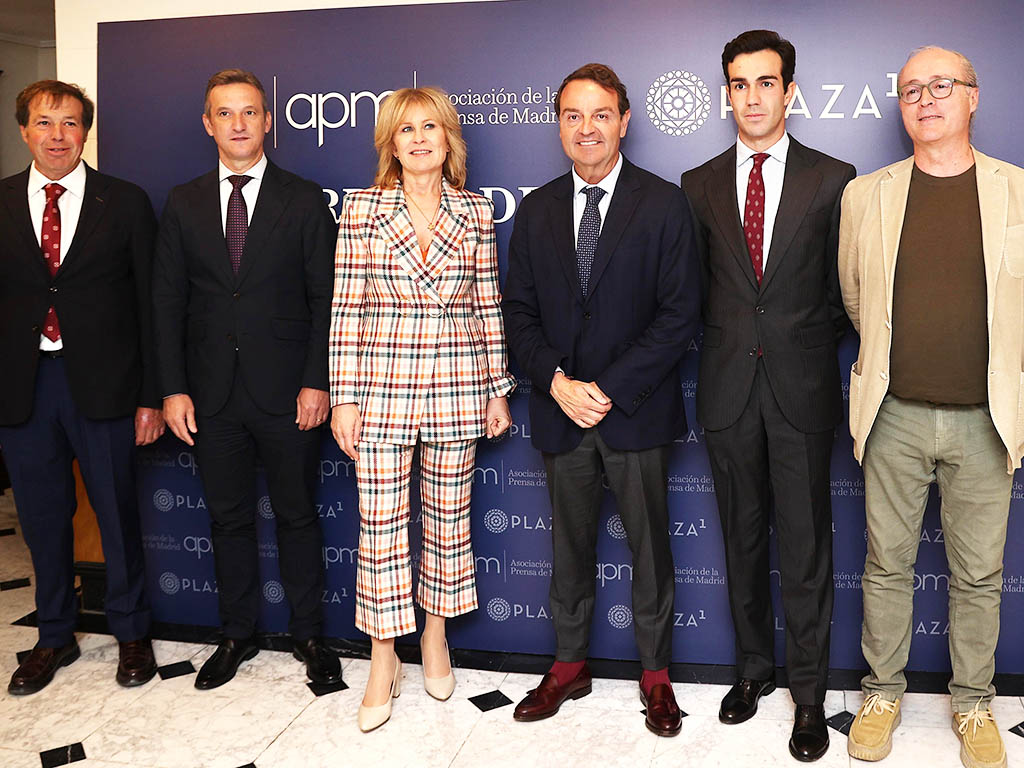 Justo Hernández, Miguel Martín, María Rey, Rafael García Garrido, Tomás Rufo y Alfonso Rey, durante la presentación del cartel de la Corrida de la Prensa. / PLAZA 1