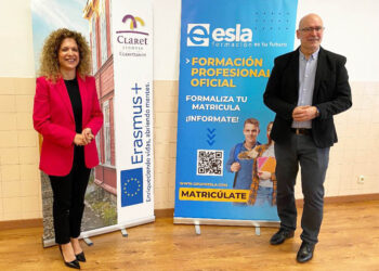 Renata López y Juan José Raya, durante la presentación de los ciclos formativos del Colegio Claret.