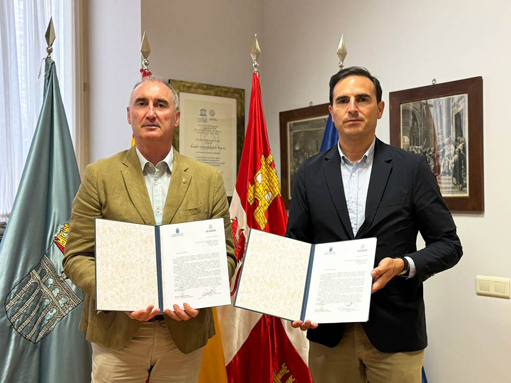 José Mazarías y Guzmán Gómez firman una carta conjunta dirigida al presidente de Renfe. / AYUNTAMIENTO DE SEGOVIA