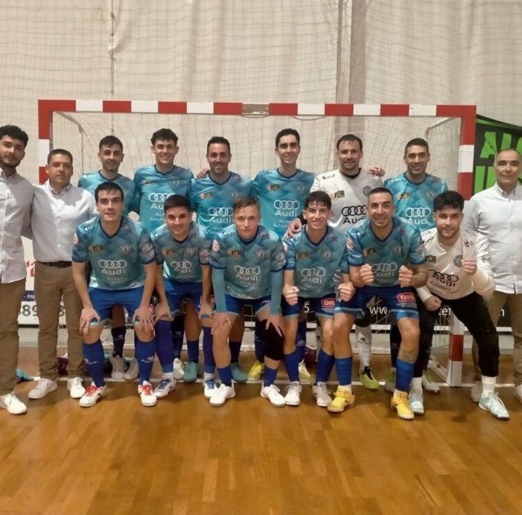 La plantilla del equipo segoviano antes de un encuentro./CD. SAN CRISTÓBAL