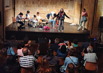 Seminario de teatro en la Iglesia de San Nicolás de Segovia. / DAVID EDUARDO CASTILLO