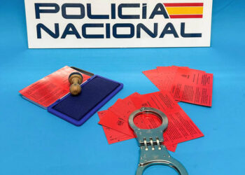 Tarjetas rojas, de protección internacional. / POLICÍA NACIONAL