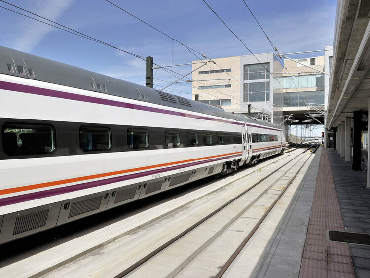 Los alcaldes de Segovia y Medina del Campo reclaman de nuevo una reunión al presidente de Renfe 1 Estación de AVE. / EL ADELANTADO