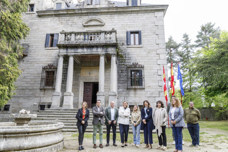 Isabel Blanco en su visita al albergue juvenil de San Rafael / NACHO VALVERDE - ICAL
