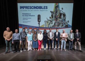 Foto de familia de los protagonistas durante la jornada ‘Imprescindibles’./ASPD