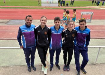 La comitiva del Blume y Velox Atletismo en la cita en Salamanca./BLUME