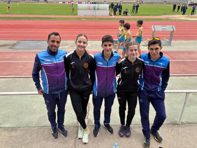 Los atletas de Blume y Velox brillan en el Control Provincial de Salamanca 1 La comitiva del Blume y Velox Atletismo en la cita en Salamanca./BLUME
