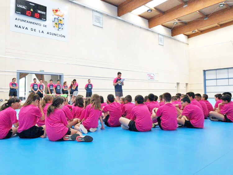 Uno de los campus de verano organizados por el Viveros Herol Nava./E.A