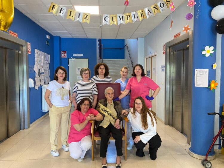 Pascuala Torrego celebra su centenario en Carbonero el Mayor 1 Instantes de la celebración / E.A.