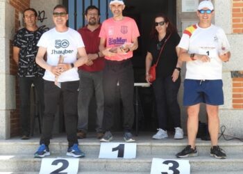 José Miguel Carreño posa como ganador durante la cita./CAS