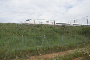 El robo de cobre afectó a la circulación de trenes en la línea de alta velocidad Madrid-Sevilla.