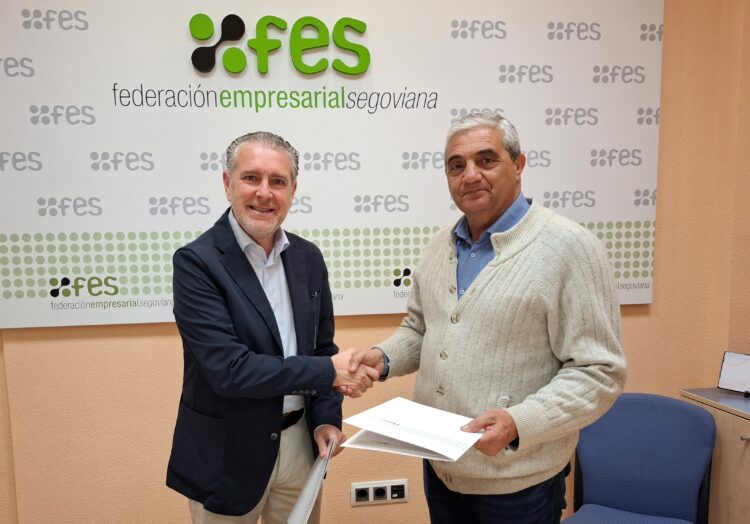 Coca se suma a la Red de Municipios Emprendedores de la FES 1 Firma del convenio entre ambas instituciones / E.A.