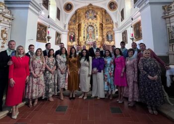 Grupo de comisarios, mayordomos y piostres / LOURDES MATARRANZ