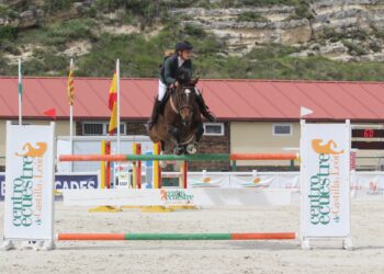 La amazona residente en Salamanca, Julia Stolarczyk, durante un instante de la cita./FHCYL