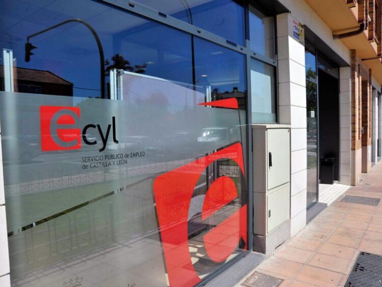 Oficina de empleo en Segovia. / KAMARERO