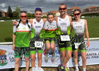 La comitiva del club segoviano durante su cita en León./TRIATLÓN LACERTA