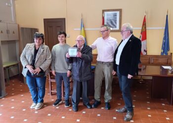 Entrega de la placa a Valeriano Llorente Manzanares / AYTO. DE MARUGÁN