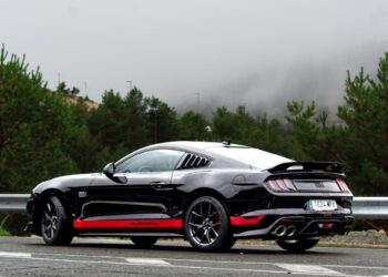 Concentración de vehículos Ford Mustang / E.A.