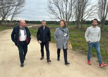 Jonatan Rubio junto a la subdelegada del Gobierno en una visita a la localidad de Nieva / SUBDELEGACIÓN DEL GOBIERNO