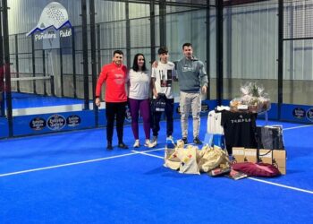 Entrega de premios en el club Peñalara durante una cita. /PEÑALARA PADEL