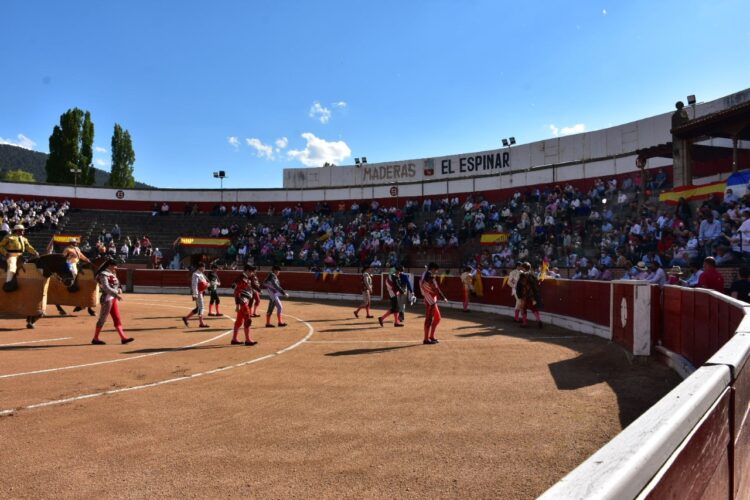 La Asociación Taurina 15 de Agosto de El Espinar organiza el I Curso de Tauromaquia para Aficionados 1 Foto de archivo. Plaza de toros de El Espinar / E.A.