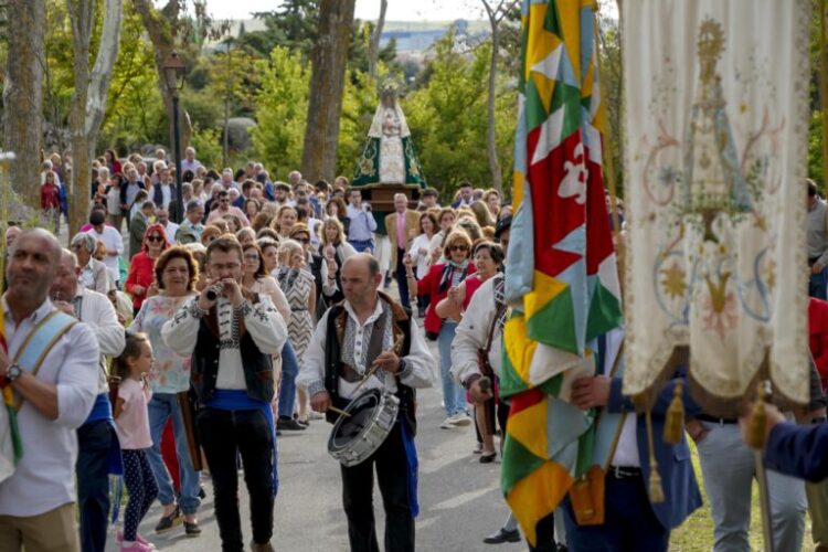 Procesión de la Virgen del Carrascal en Villacastín el pasado año / E.A.