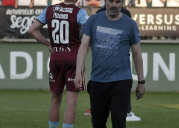 Ramsés Gil abandona La Albuera tras el encuentro entre Segoviana y Nástic./J.MARTÍN-G. SEGOVIANA