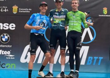 Raúl Rodríguez posa en el podio durante la cita./ACCIONTR3S