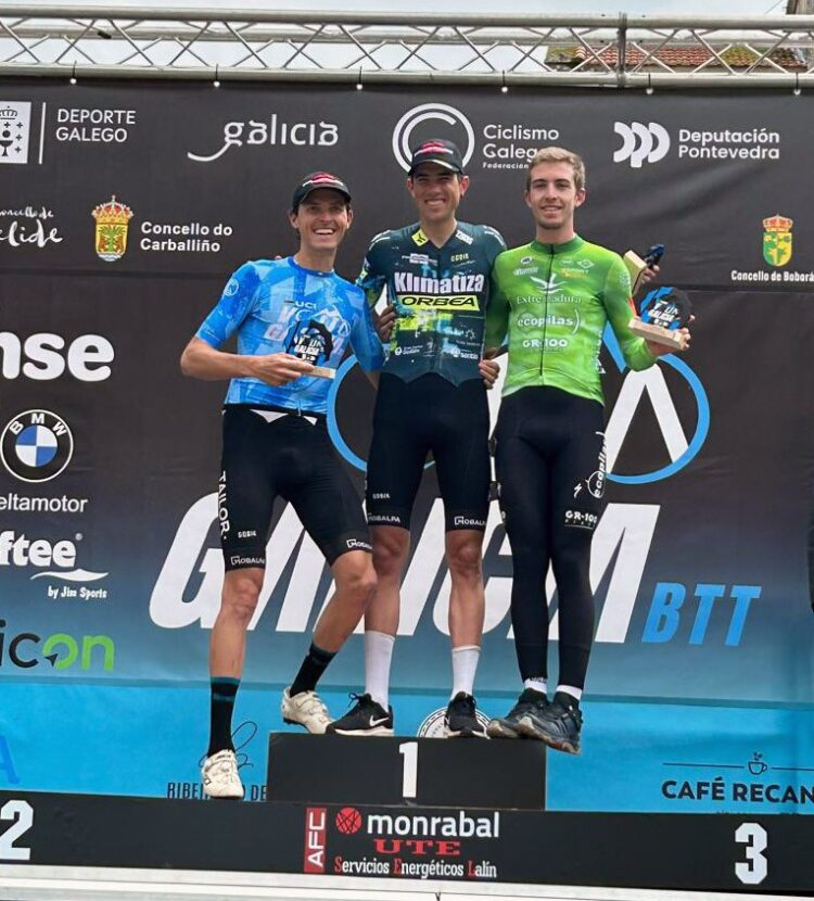 Raúl Rodríguez posa en el podio durante la cita./ACCIONTR3S