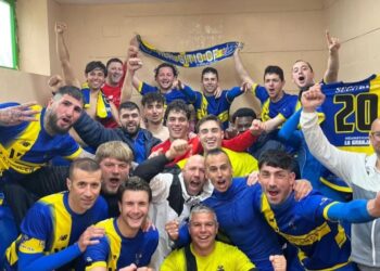 La plantilla del Real Sitio celebra el título de liga tras su victoria ante San Lorenzo./REAL SITIO