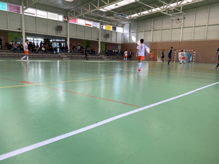 Dos árbitros denuncian una agresión durante un partido de fútbol sala en Segovia 1 Un encuentro disputado en el pabellón de San Cristóbal en una imagen de archivo./E.A