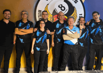 La delegación del club segoviano posa durante la cita en Salamanca./CD SEGOPOOL