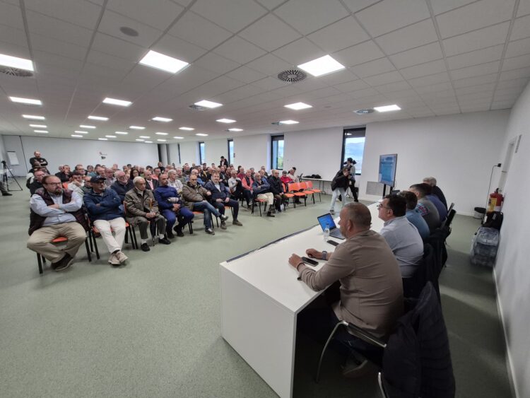 La Segoviana abre la tercera y última fase de suscripción de acciones solo para socios 1 Reunión informativa de la Segoviana con sus socios./JUAN MARTÍN-G. SEGOVIANA