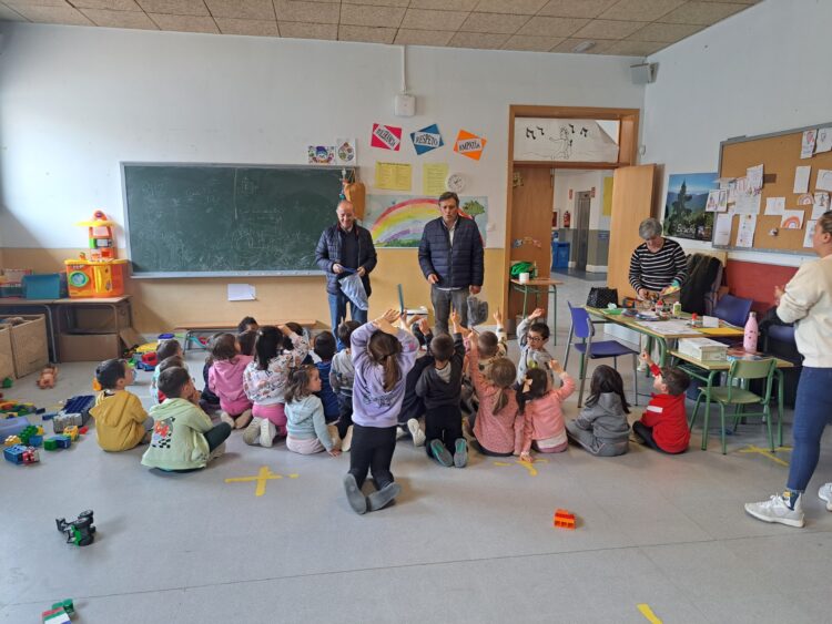Niños en una actividad del programa. /AYUNTAMIENTO DE PALAZUELOS DE ERESMA