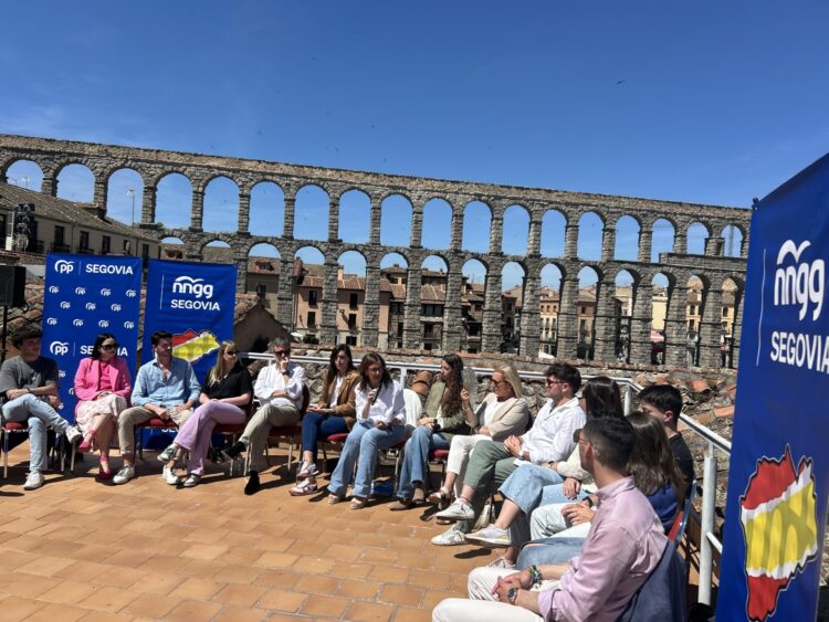 Reunión de las nuevas generaciones./PP