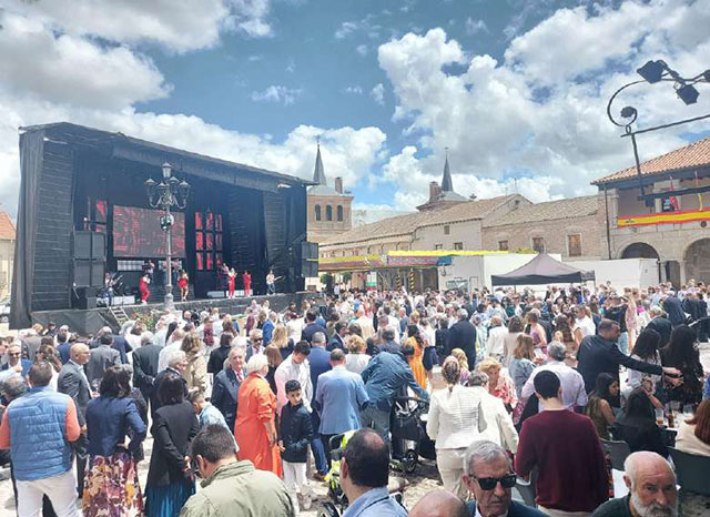 Actuación musical en Martín Muñoz de las Posadas.