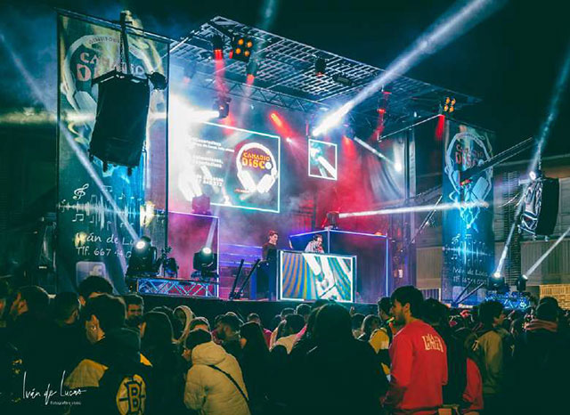 Actuación musical durante las fiestas