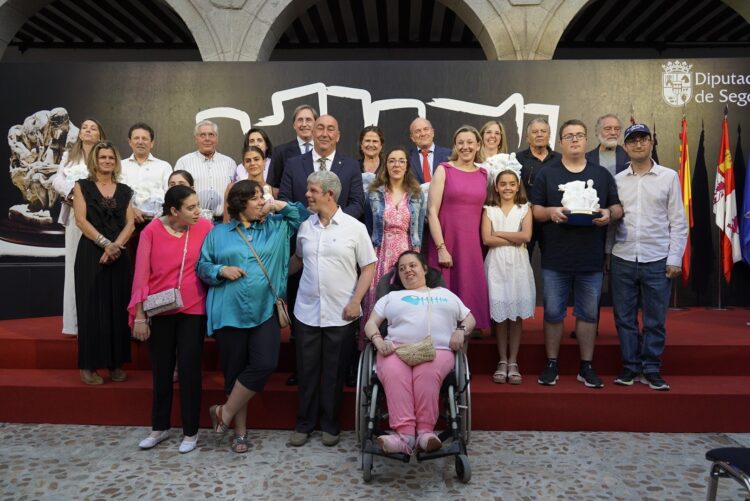 Una década de talento se da cita en los Premios Diputación Provincial 1 Foto de familia de los premiados por la Diputación en el evento que acogió el Palacio Episcopal./ D.P.