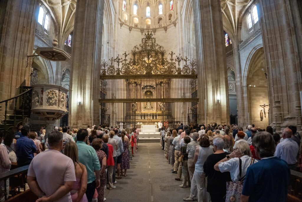 La celebración de San Pedro pone fin a las Fiestas de Segovia 2025 2 La Catedral se llenó en la misa solemne en honor a San Pedro.