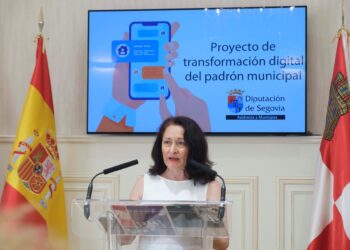 Pilar Martín presenta el proyecto del padrón municipal.