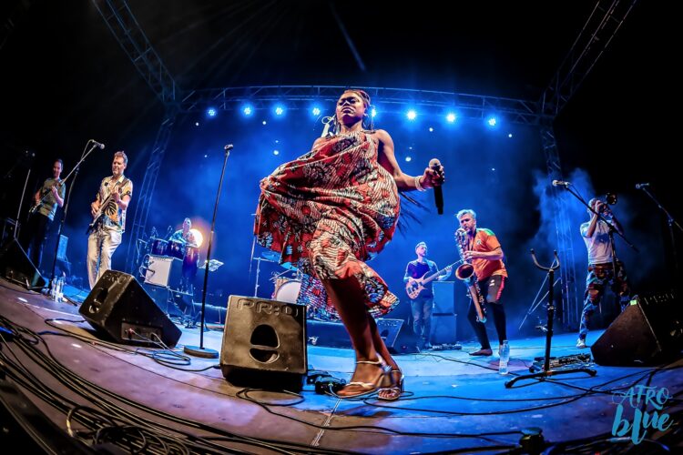 Afro Blue cierra su cuarta edición con un lleno absoluto 1 Un momento de la actuación del grupo Afrobeat./ AFRO BLUE