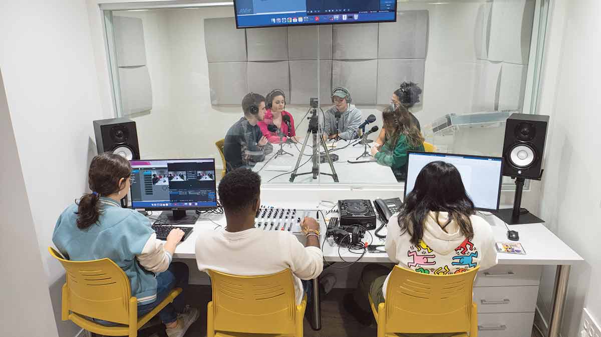 Emisión Mahonita, la voz estudiantil del Campus María Zambrano 2 1021533web