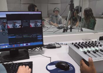 Las fotografías son del estudio de radio del Campus María Zambrano. / Medio Audiovisuales