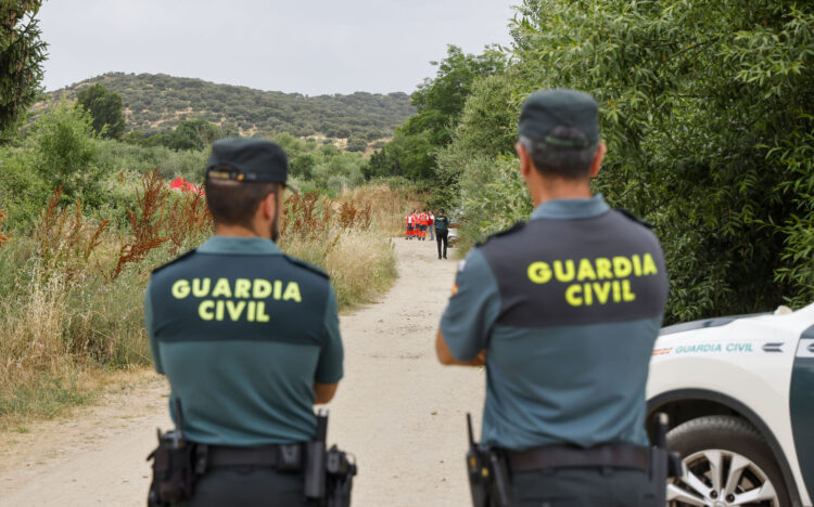 La Guardia Civil montó un amplío dispositivo, al que se unieron bomberos, Protección Civil y los GEAS. / Susana Martín