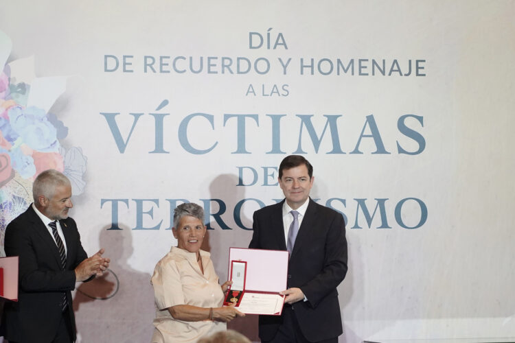 Acto de entrega de medallas a ciudadanos de la Comunidad que han sufrido ataques terroristas. / Rubén Cacho