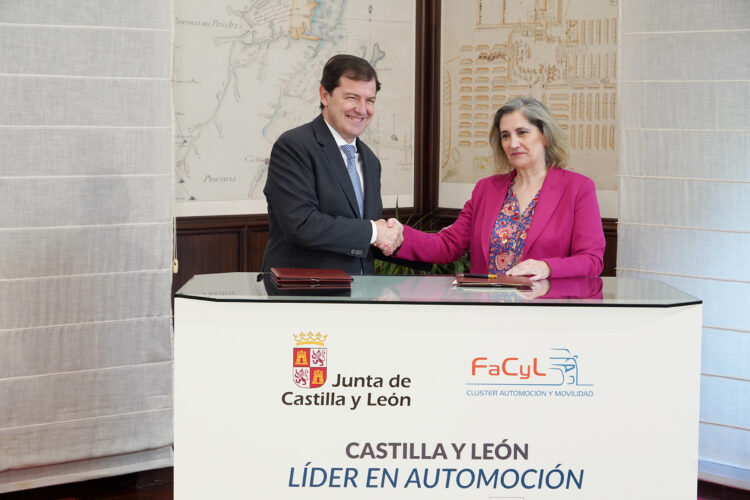 La Junta financia el 90% del Plan Estratégico 2025-2028 de FACYL 1 Firma del Protocolo General de Actuación con la Presidenta del Clúster FACYL. / Miriam Chacón