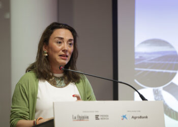 La consejera de Agricultura, Ganadería y Desarrollo Rural, María González Corral, inaugura el foro ‘Planeta Agro 2025’. / JL Leal