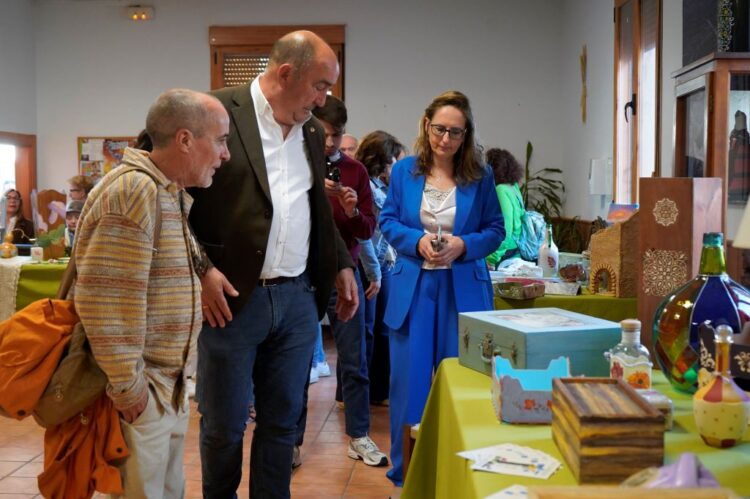 Inauguración exposición Aulas de Manualidades Sotosalbos. / DIPUTACIÓN