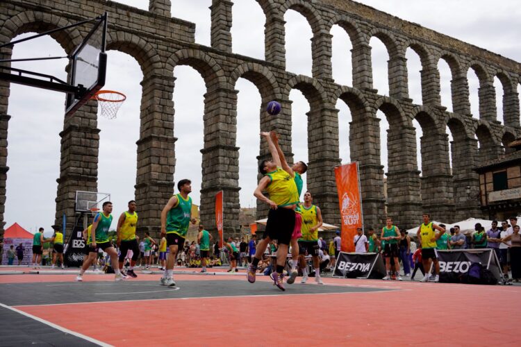 Partido vivido durante la jornada de ayer en el 3x3 Street Basket Tour de Segovia.
